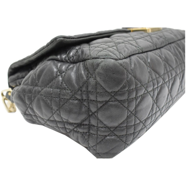 Louis Vuitton Cannage New Lock Flap Leather handbag - sleek design