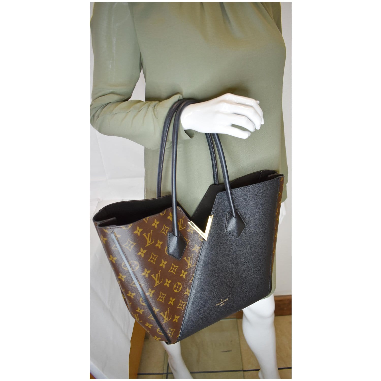 Kimono bag in brown monogram canvas Louis Vuitton - Second Hand / Used –  Vintega