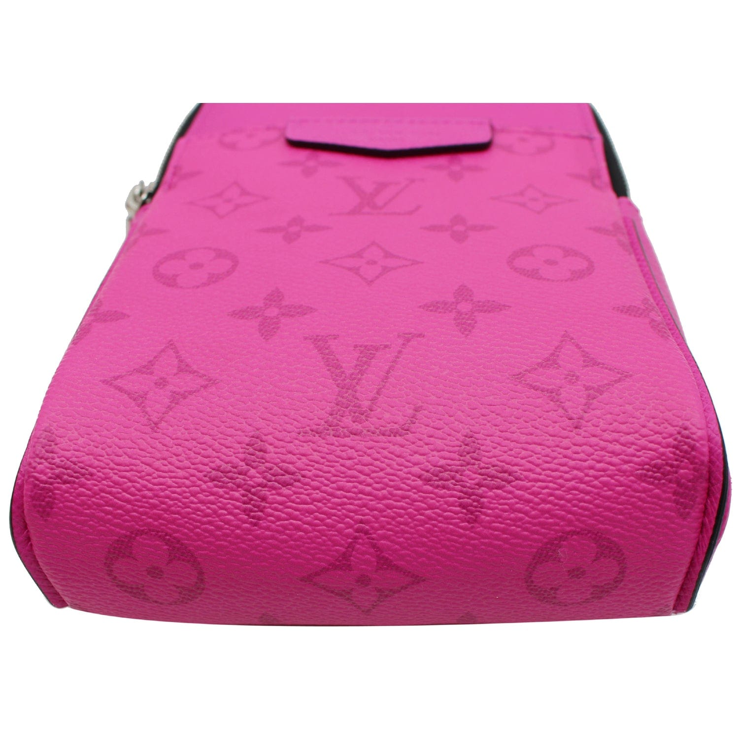 Black Louis Vuitton Taiga Luca Crossbody Bag – Designer Revival