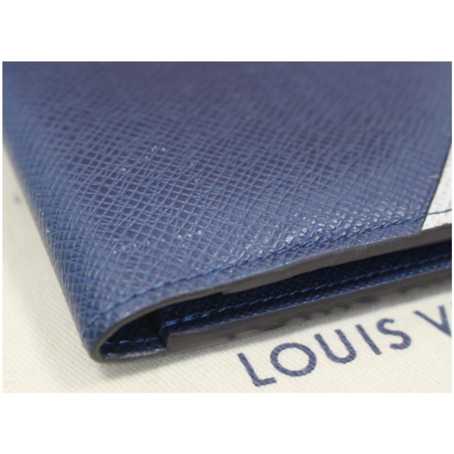 Leather wallet Louis Vuitton Blue in Leather - 31121214