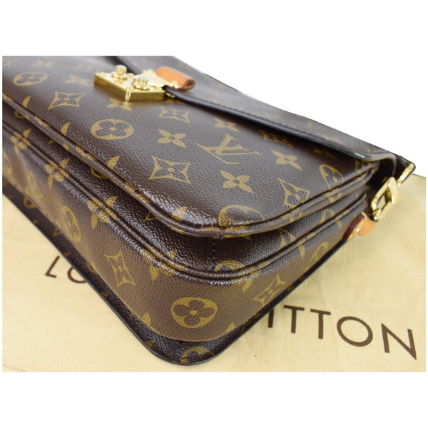 Louis Vuitton Metis Pochette Monogram Canvas Tote Bag - bottom corner 