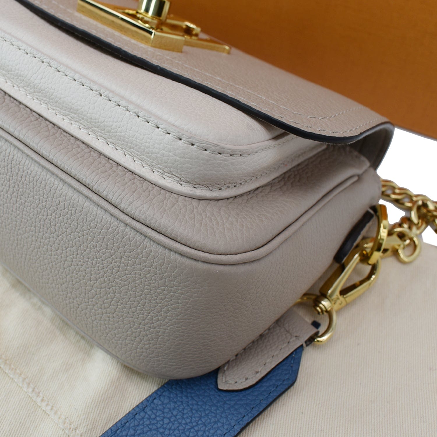 Louis Vuitton - Lockme Tender Bag - Greige - Leather - Women - Luxury