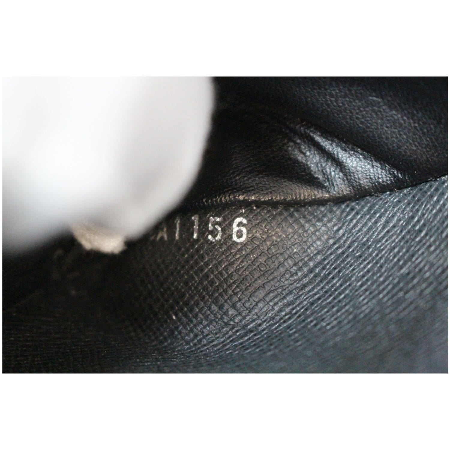 Louis Vuitton Round Zipper Wallet Zippy Organizer Taiga Ocean Leather  M30515