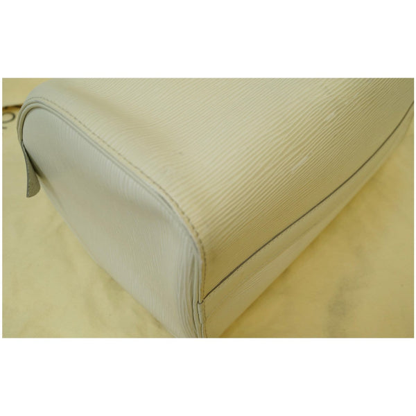 Louis Vuitton Speedy 30 Epi Leather Satchel Bag seams