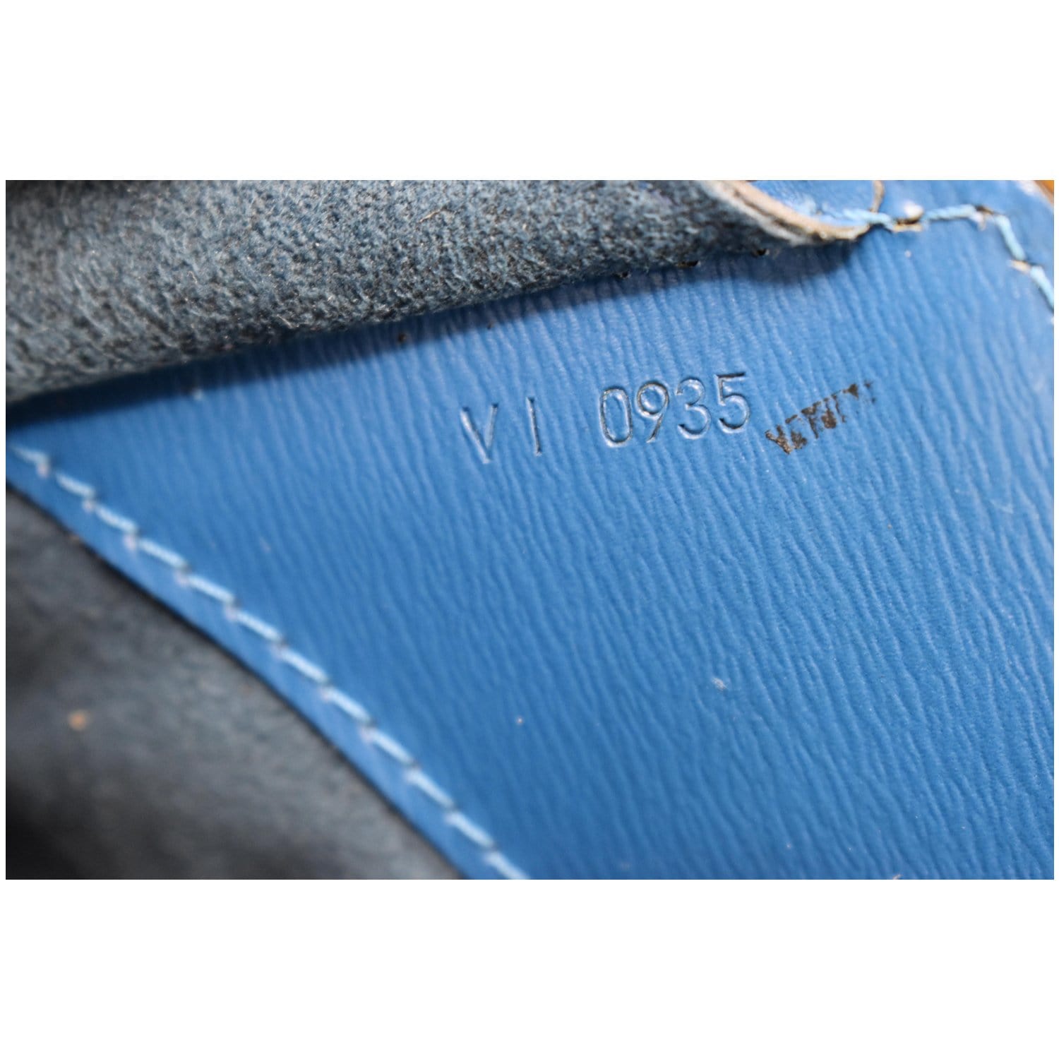 LOUIS VUITTON Epi Cluny Shoulder Bag Blue M52255 LV Auth 47767