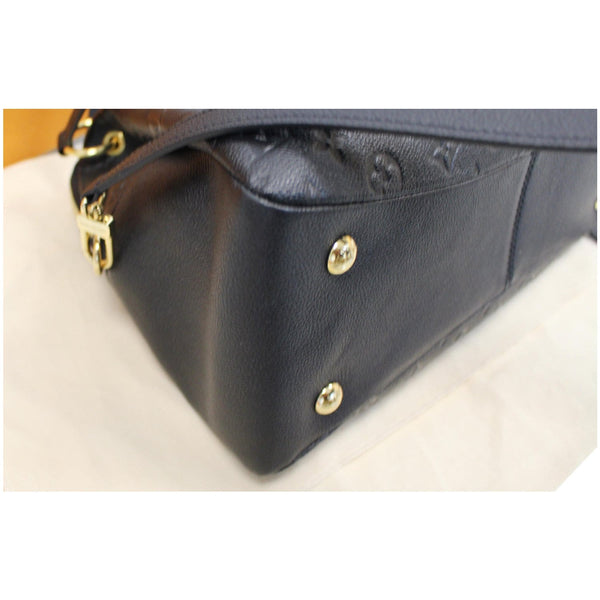 closeups LV Ponthieu PM Empreinte Leather Bag 