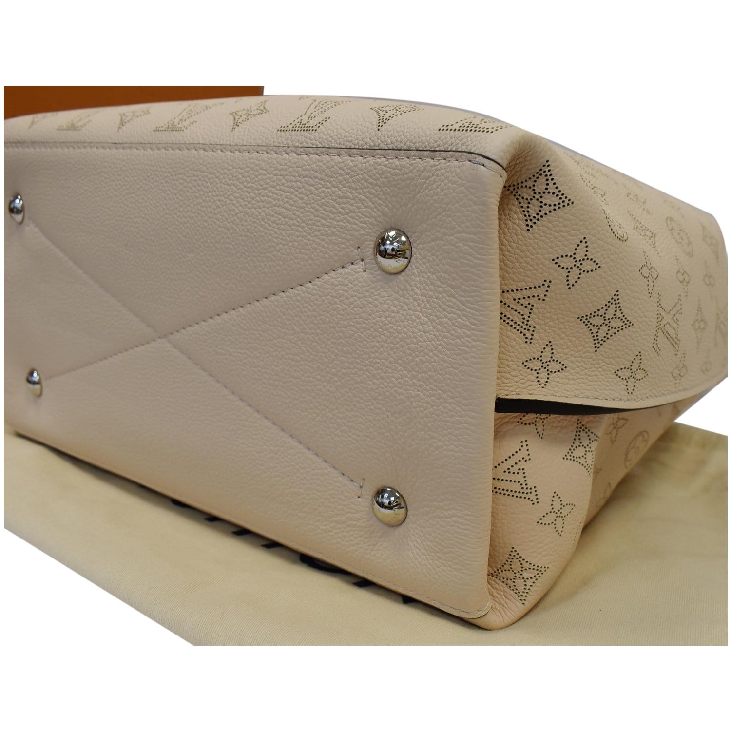 LUXURY* Louis Vuitton Handbag, 'Carmel' in Mahina Leather