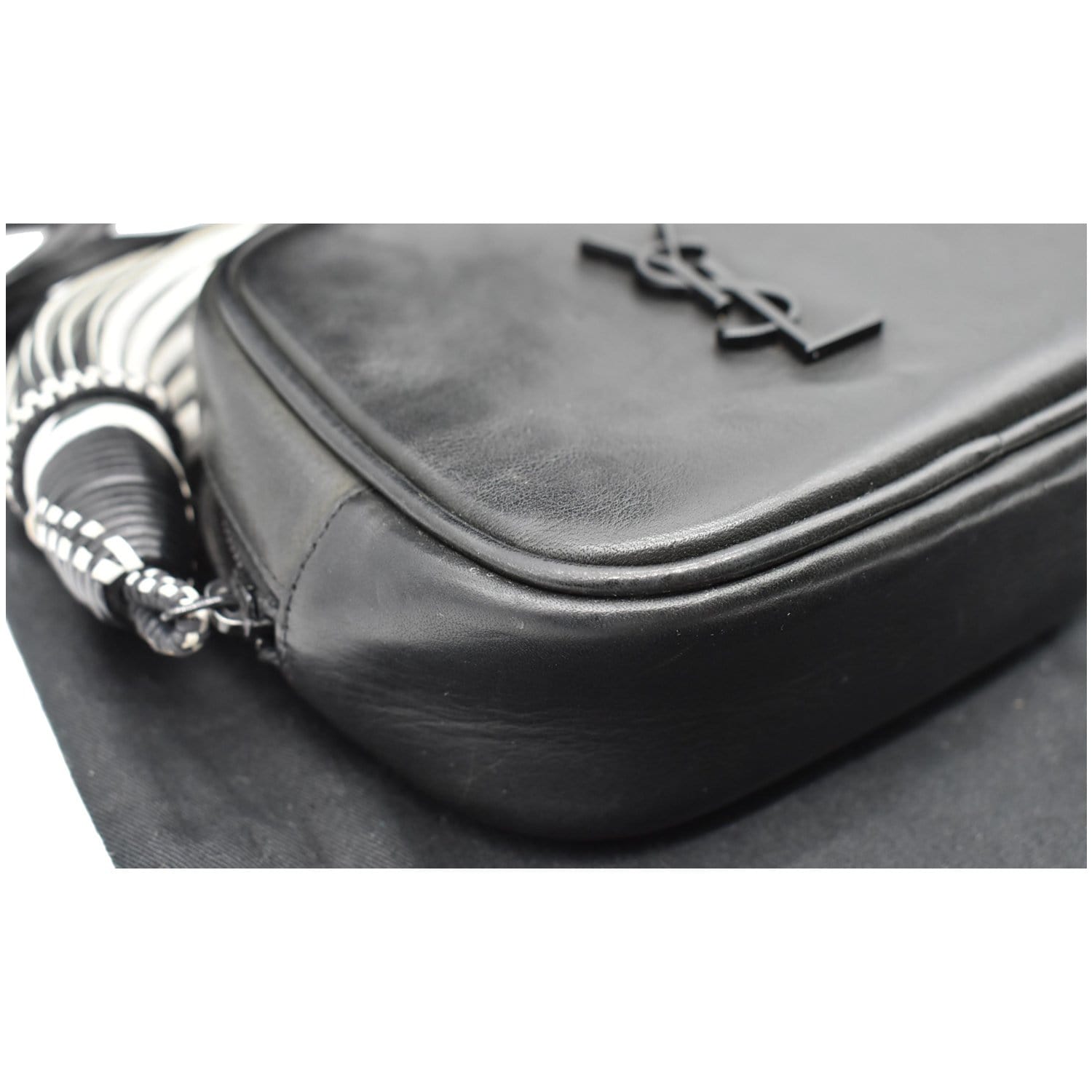 Blogger leather crossbody bag Saint Laurent Black in Leather - 33794871