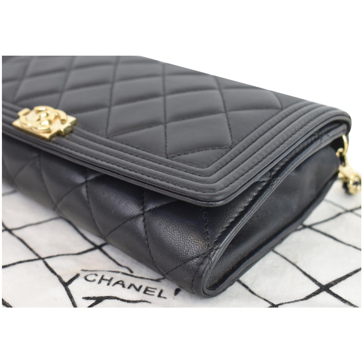 Boy leather wallet Chanel Black in Leather - 33014179