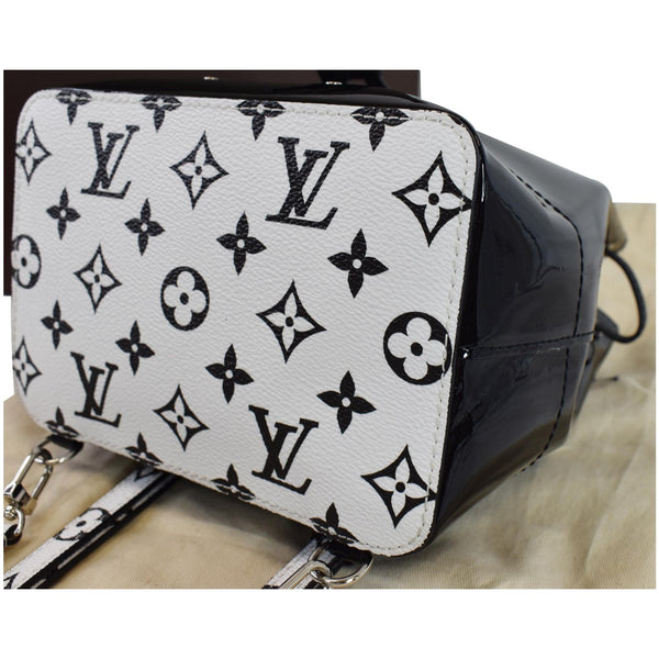 Louis Vuitton Hot Springs Monogram Vernis Leather Bag - white/black bottom