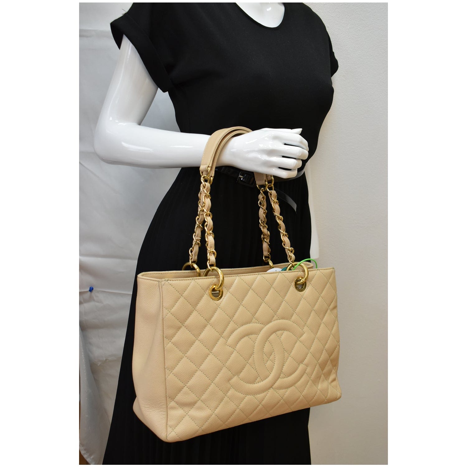Grand Shopping Tote Bag in Caviar Leather, Gold Hardware