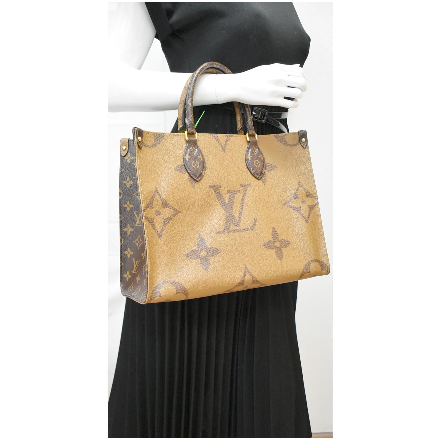 louis vuitton on the go mm size