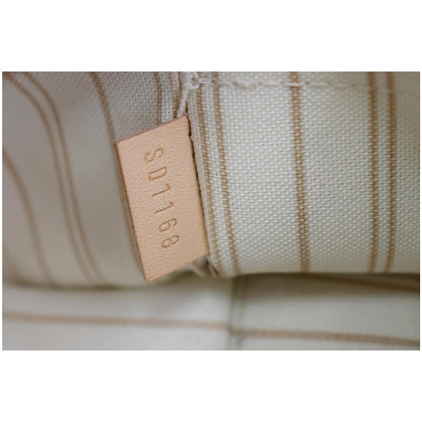 LOUIS VUITTON Neverfull MM Damier Azur Pochette Wristlet Pouch White