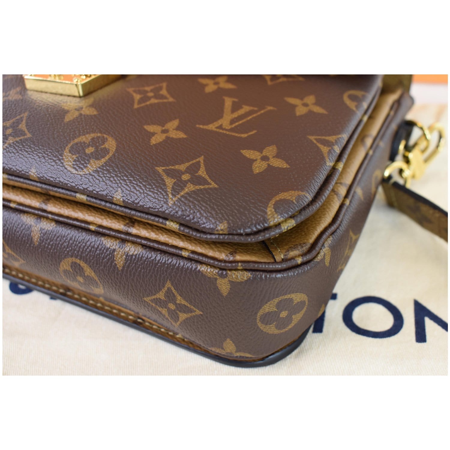 Louis Vuitton M44876 Monogram Reverse Canvas Pochette Metis  MM LOUIS VUITTON Crossbody Shoulder Bag [Parallel Import], Braun :  Clothing, Shoes & Jewelry
