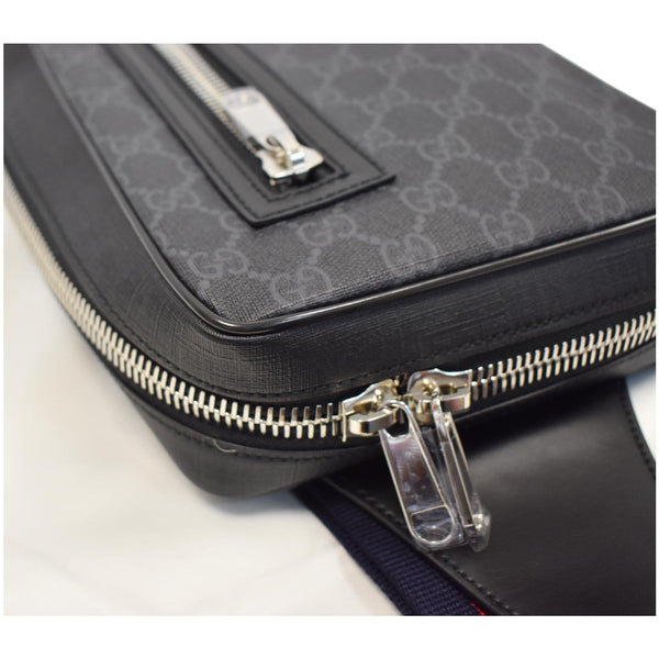 Gucci Bumbag GG Supreme Canvas Belt Bag close zip