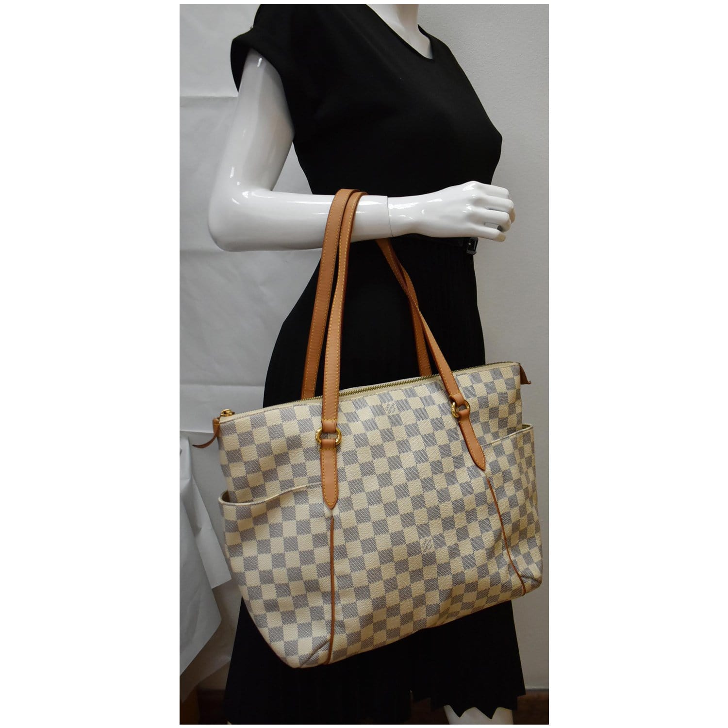 Louis Vuitton Damier Azur Totally MM Bag ○ Labellov ○ Buy and
