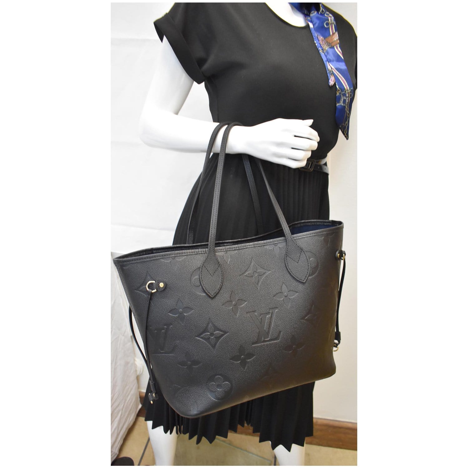 Louis Vuitton Neverfull Tote Bag MM Black Monogram Empreinte Leather