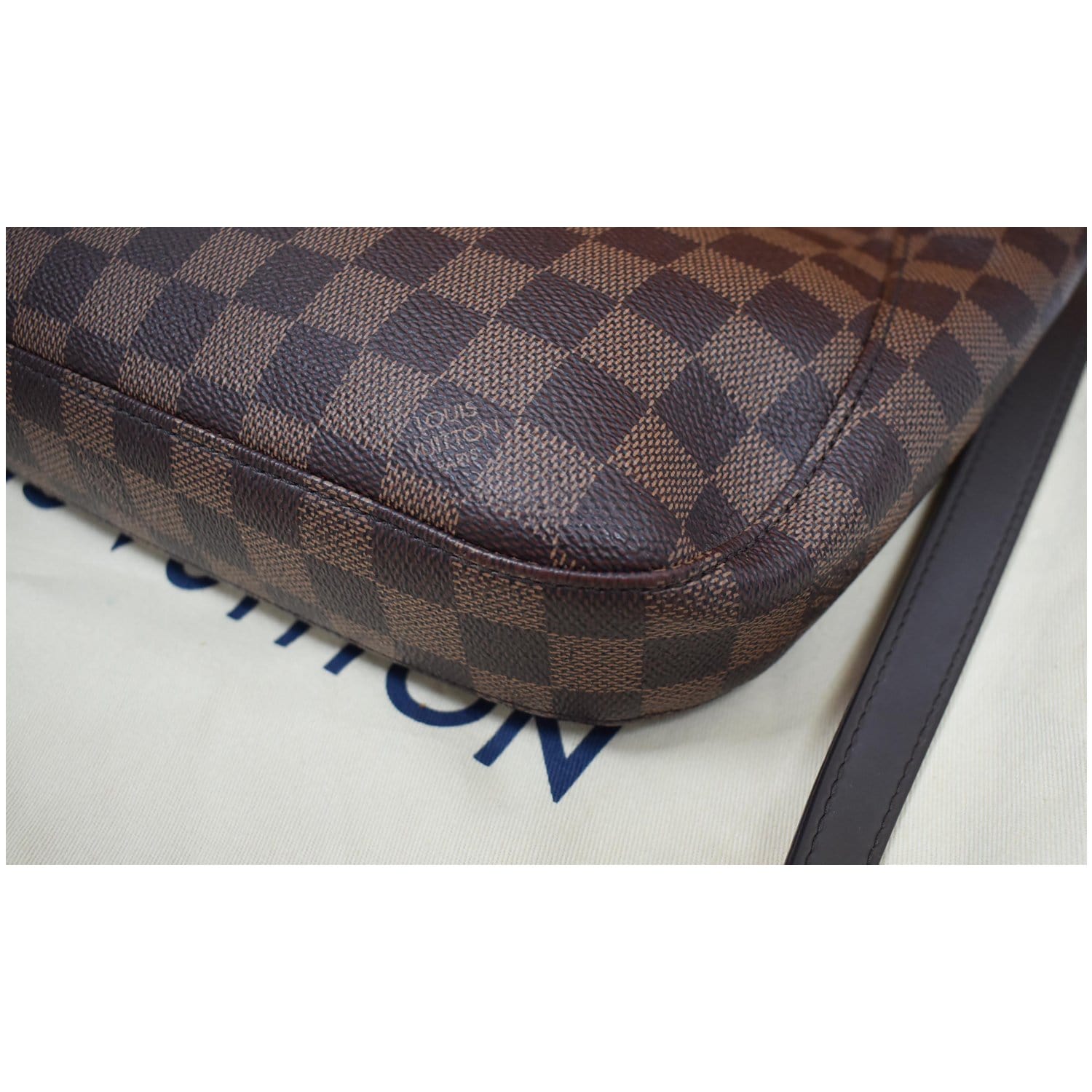 Louis Vuitton Damier Ebene South Bank Besace Shoulder Bag (SHF-BFJdVu) –  LuxeDH