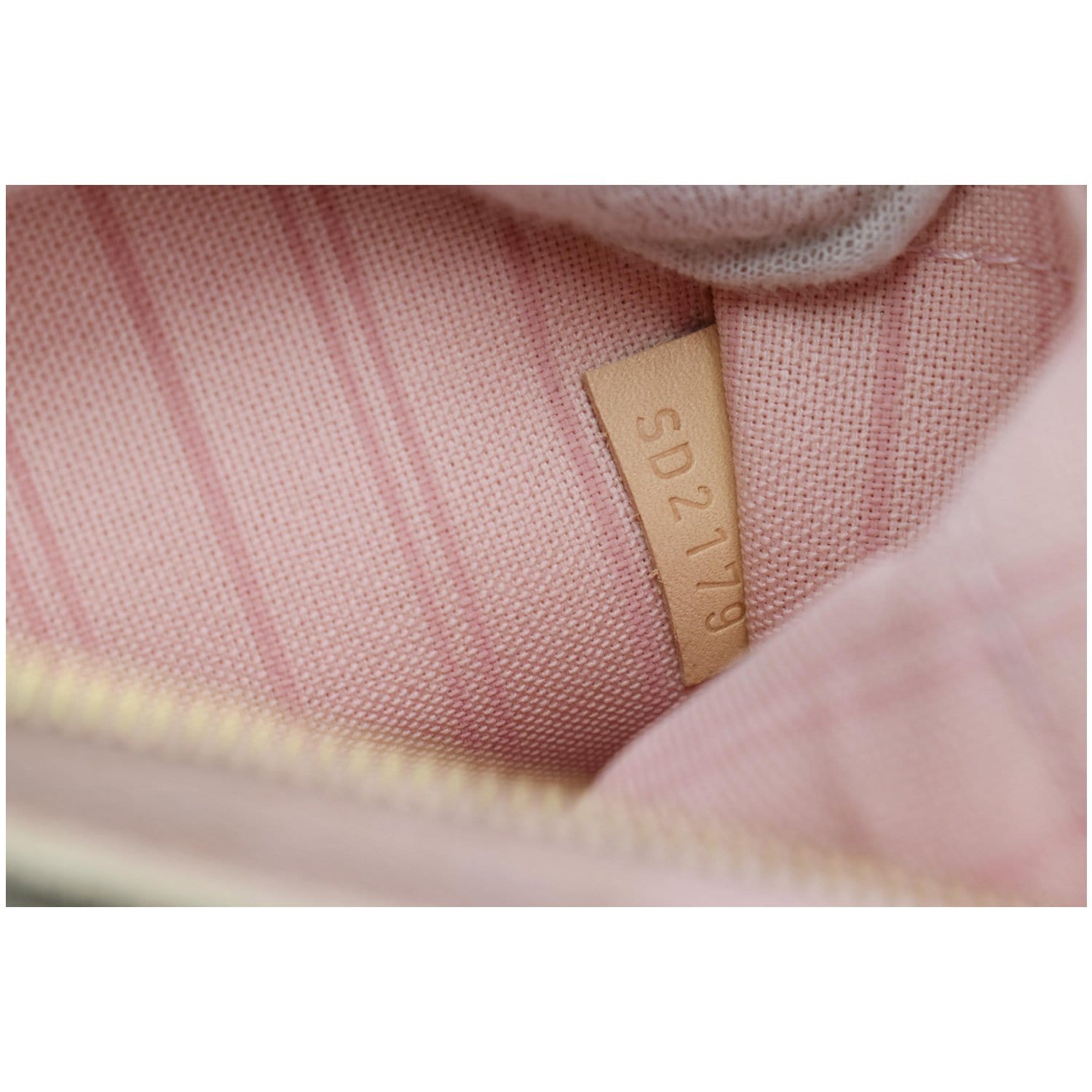 Louis Vuitton Damier Azur Neverfull Pochette Pink – DAC