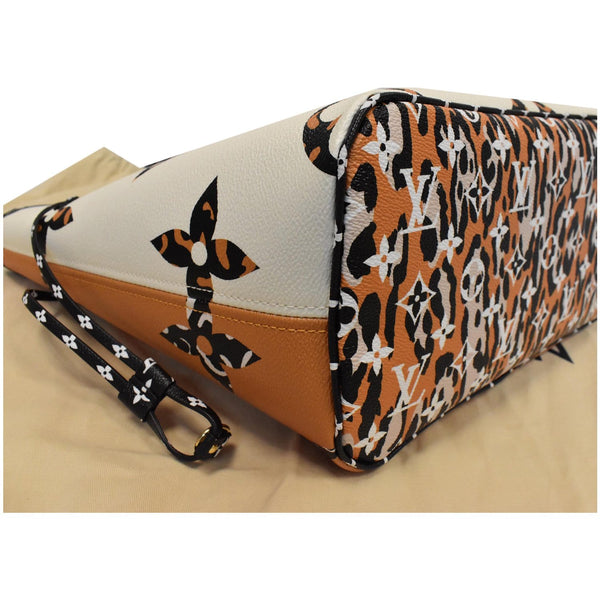 Louis Vuitton Neverfull MM Shoulder Bag - Ivory color