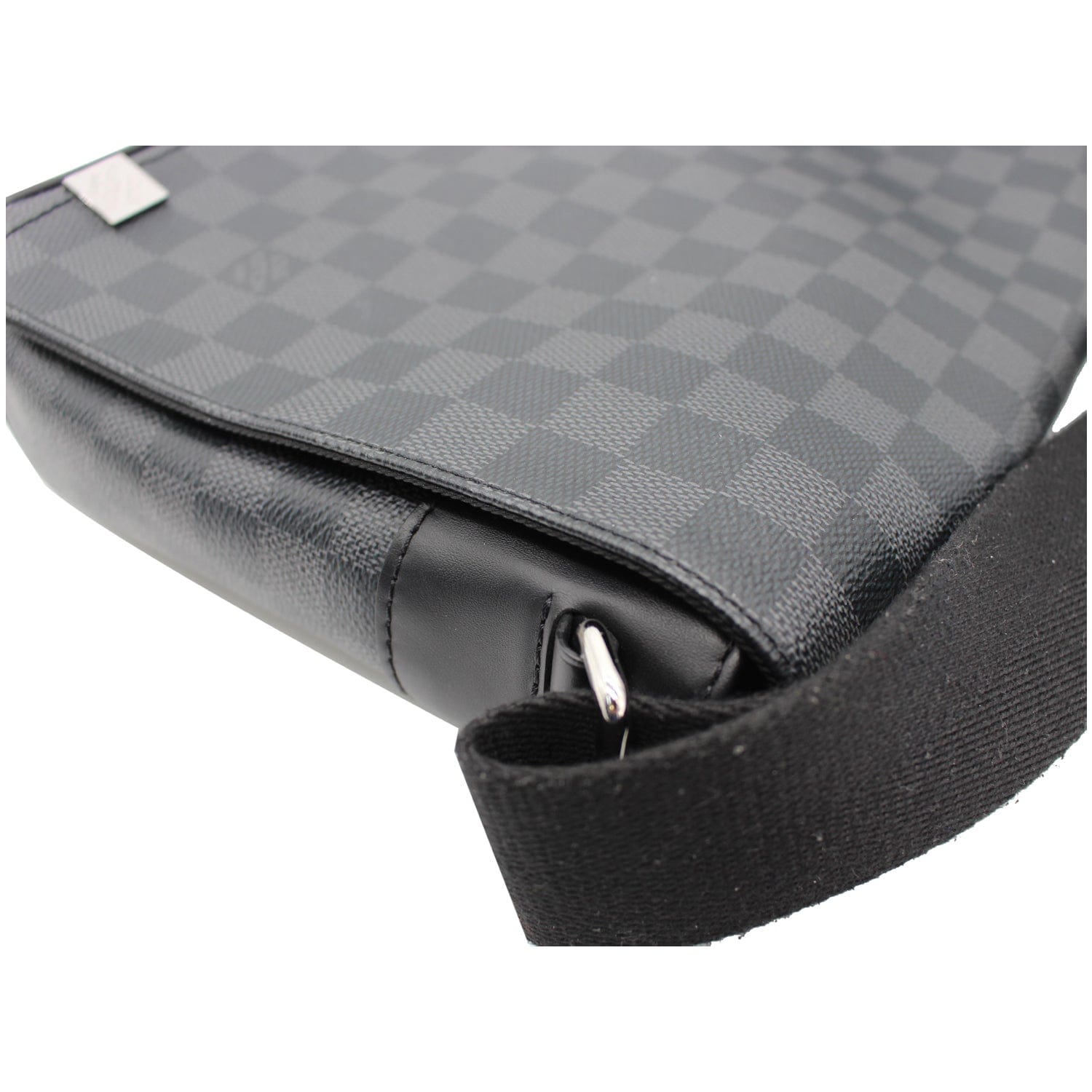 Louis Vuitton District mm Damier Graphite Messenger Bag Black