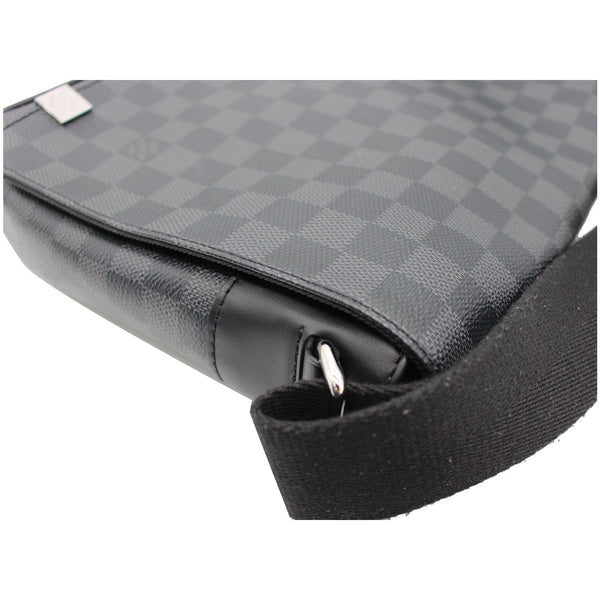 LOUIS VUITTON District MM Damier Graphite Messenger Bag Black