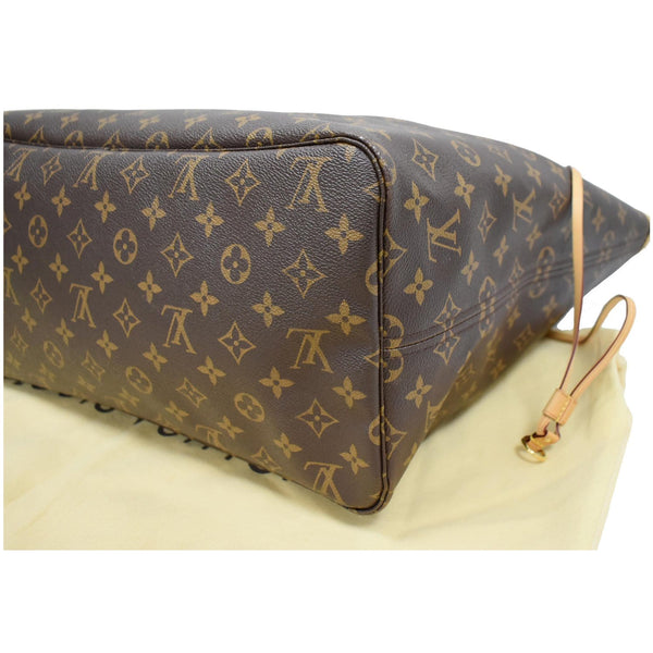 Louis Vuitton Neverfull GM Monogram Canvas Handbag - bottom side | DDH