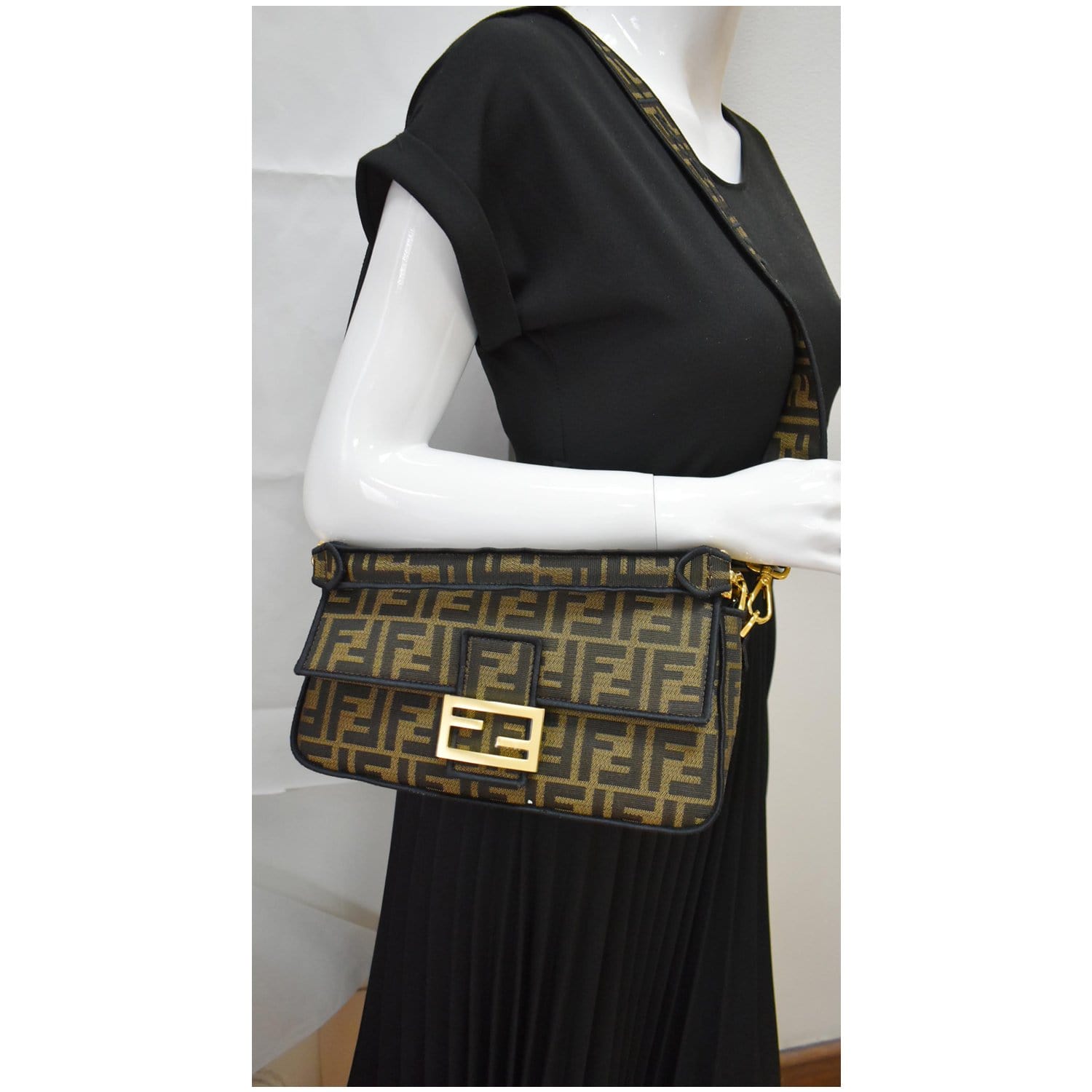 Fendi Shoulder Bags for Women, Authenticity Guaranteed