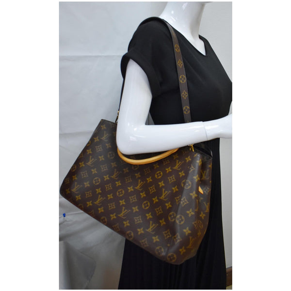 Louis Vuitton Montaigne GM Monogram Canvas Satchel Bag