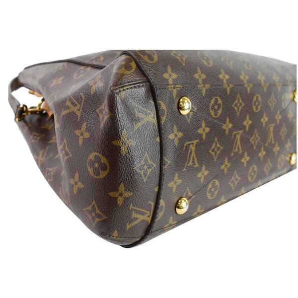 Louis Vuitton Montaigne GM Handbag bottom corenr studs