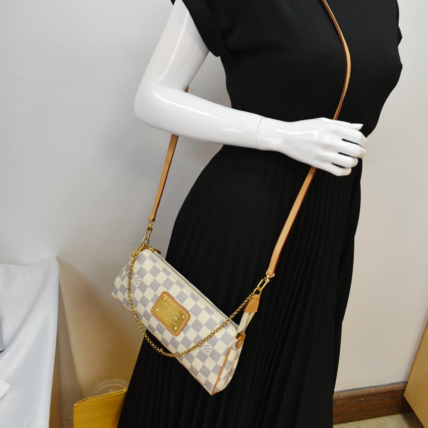SOLD OUT Louis Vuitton Damier Eva Clutch Pochette Shoulder Bag