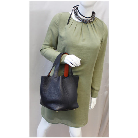 Woman carrying Hermes Picotin Lock 22 MM Leather bag