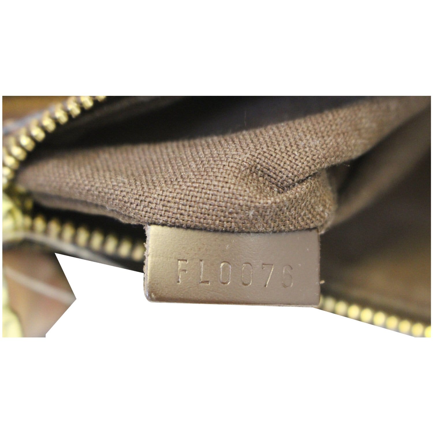 Louis Vuitton 2006 pre-owned Pochette Melville Shoulder Bag - Farfetch