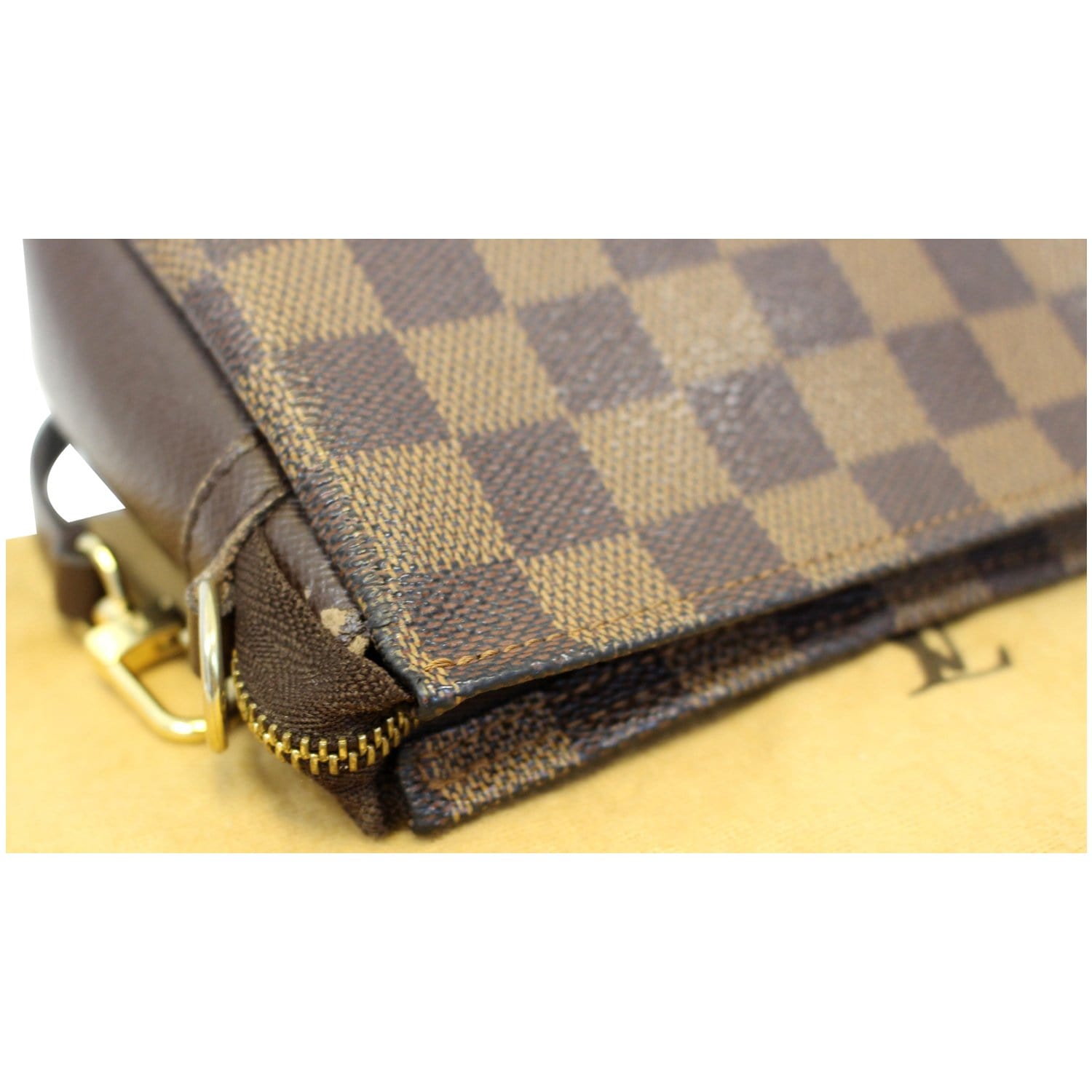 Louis Vuitton makeup bag in ebene checkered coated canvas, En très