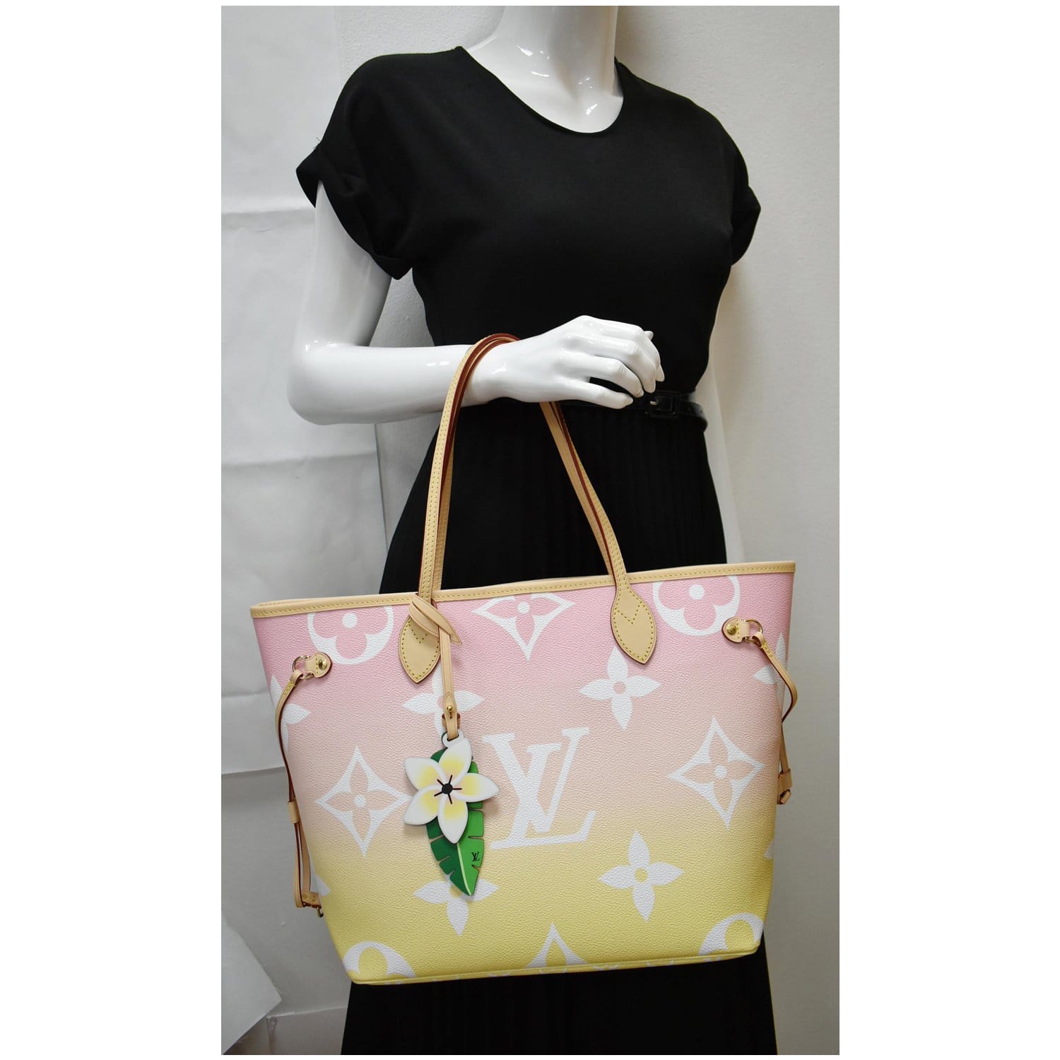 Louis Vuitton Peach Mist Monogram By the Pool Neverfull MM Tote with Pouch  29lvs422