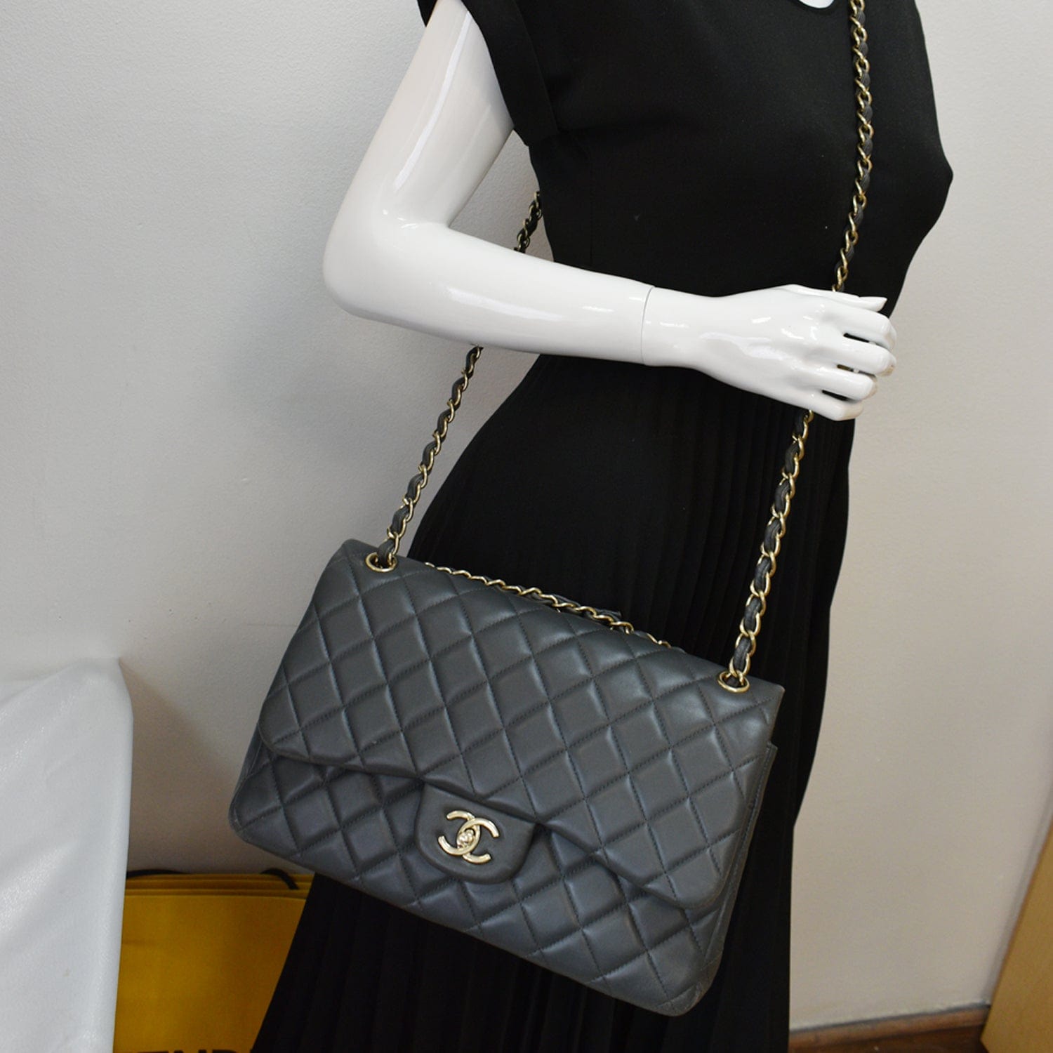 Chanel Pre-owned - Double Flap Jumbo Shoulder Bag - Men - Lamb Skin - One Size - Black