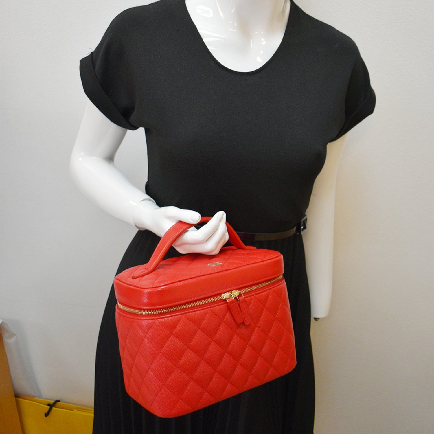 red chanel vanity bag handle