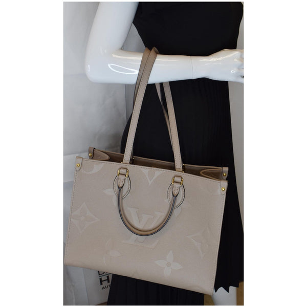 Louis Vuitton Onthego MM Top handle Handbag