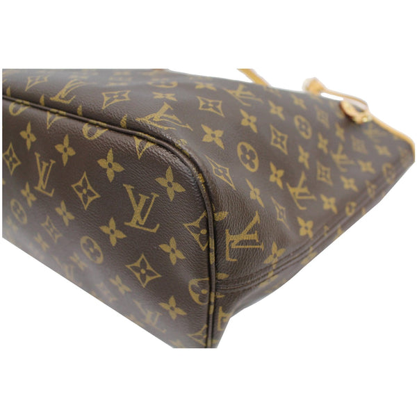 Louis Vuitton Neverfull MM Bottom corner