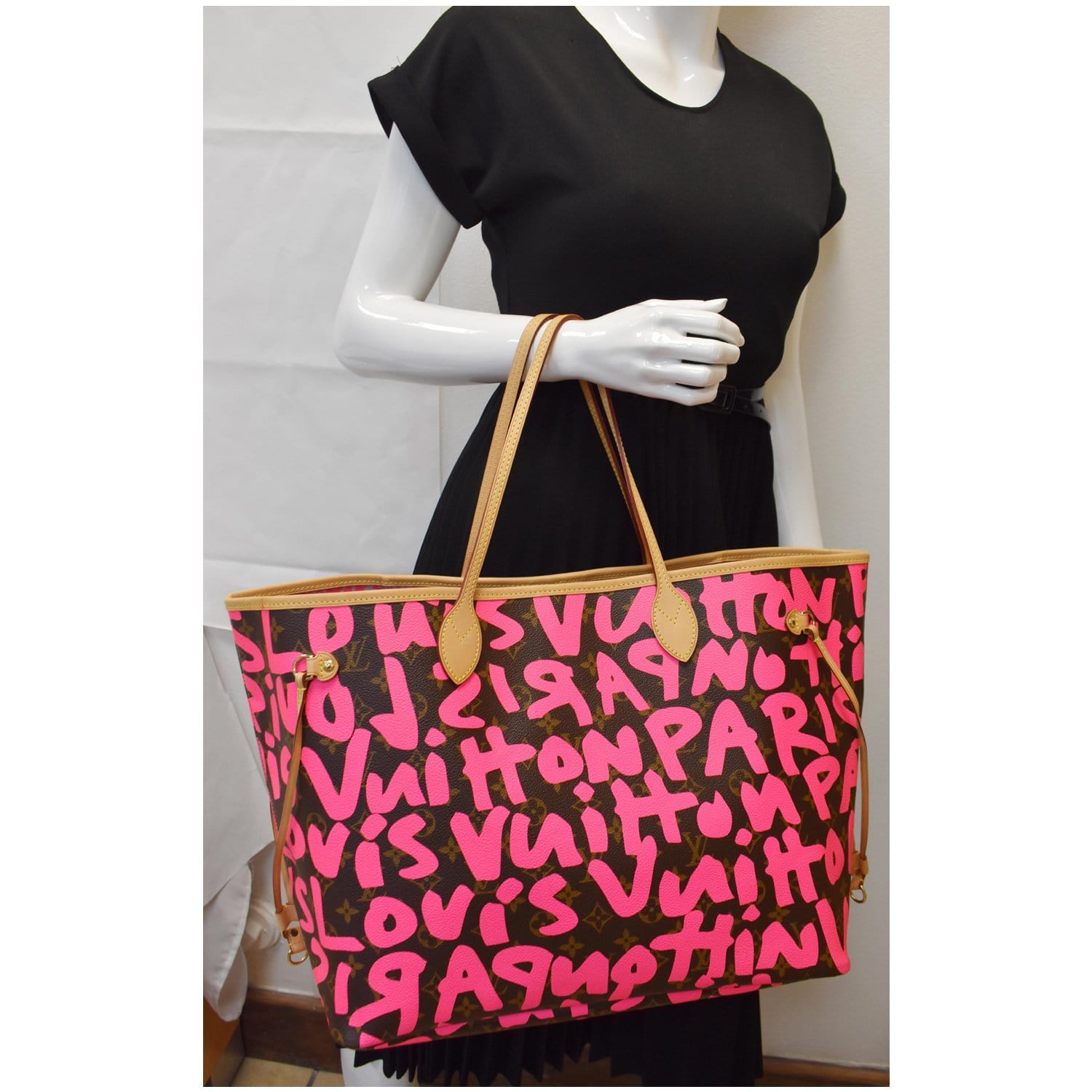Louis Vuitton Neverfull Graffiti Pink Cloth ref.133429 - Joli Closet