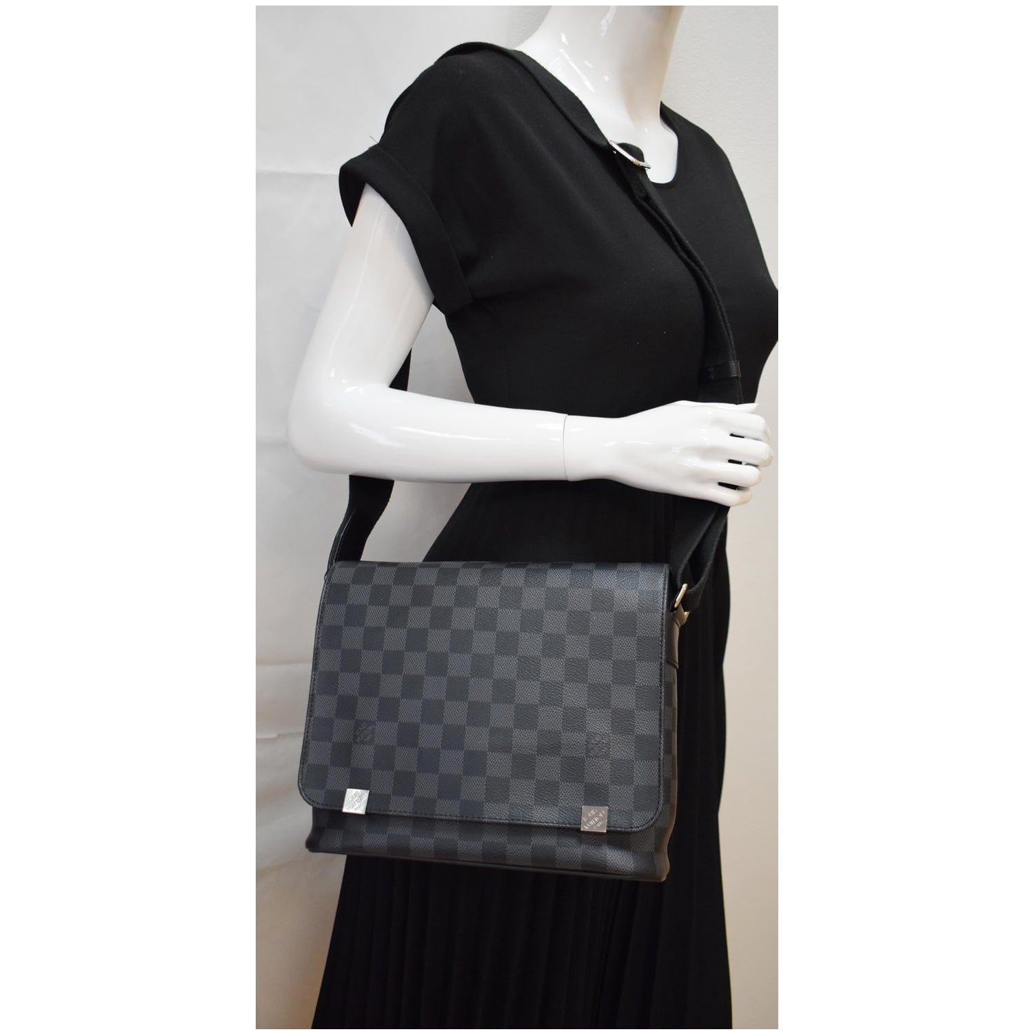 Louis Vuitton District PM Messenger Bag Damier Graphite Black for
