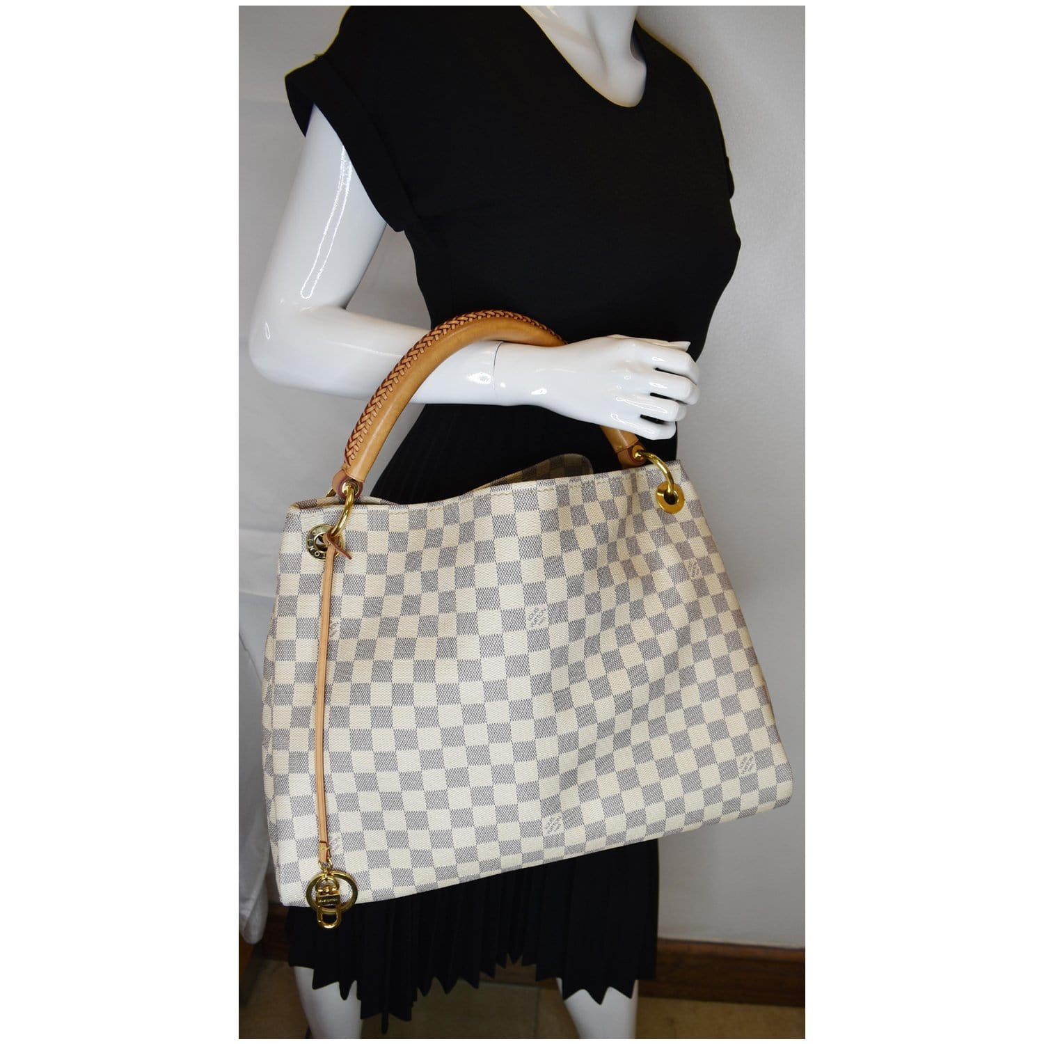 Louis Vuitton Damier Azur Artsy MM Shoulder Bag (SHF-22677) – LuxeDH