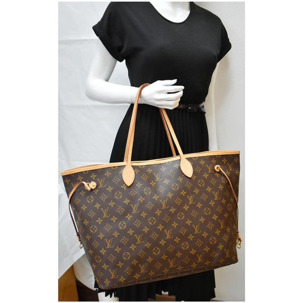 Louis Vuitton Neverfull GM Monogram Canvas Handbag