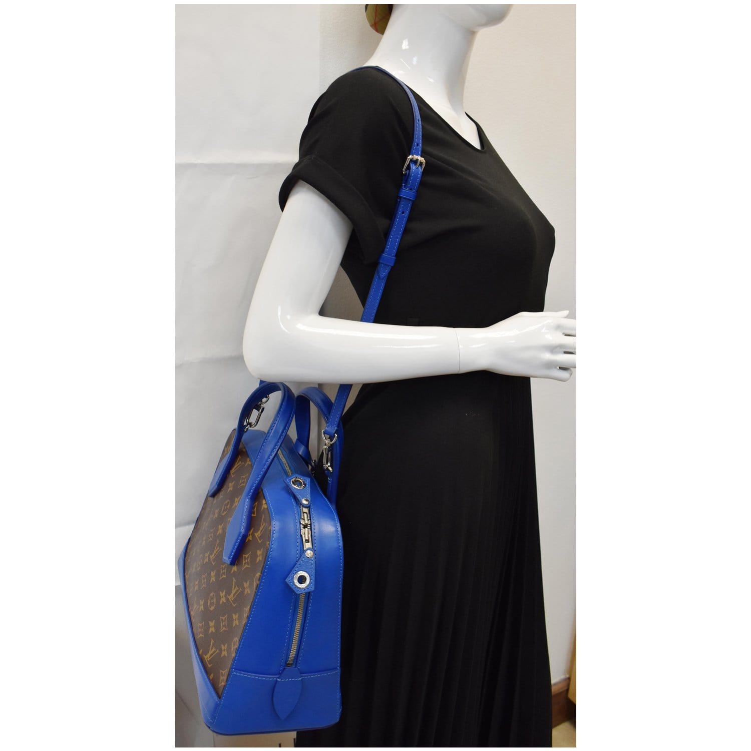 Louis Vuitton Blue Royal Taurillon Leather Dora Ultra Soft MM Bag