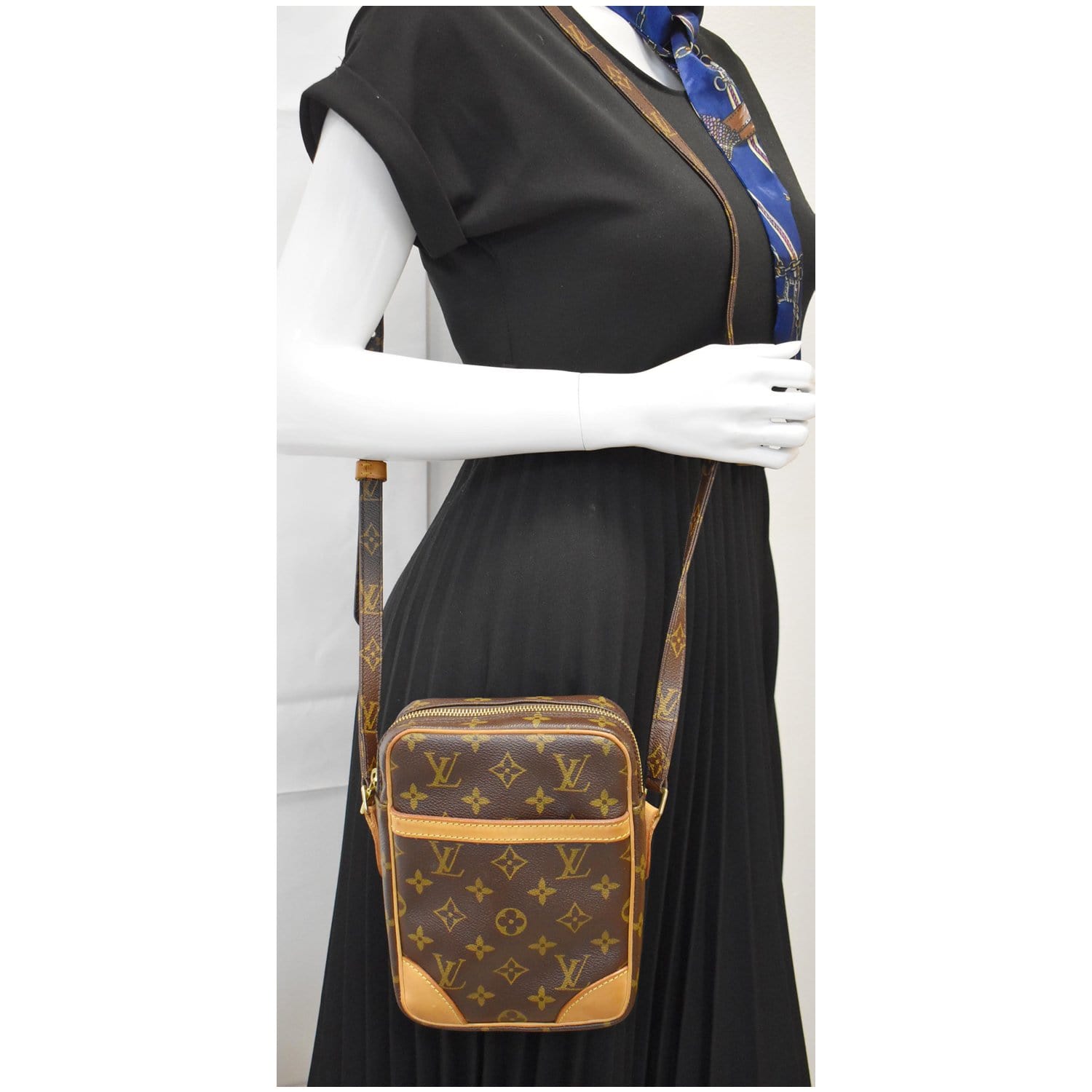 Vintage Authentic Louis Vuitton Danube Shoulder Cross Body Bag