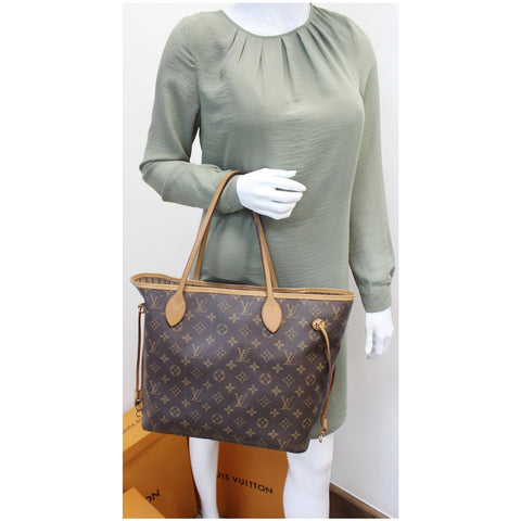 Louis Vuitton Neverfull MM Monogram Canvas Handbag