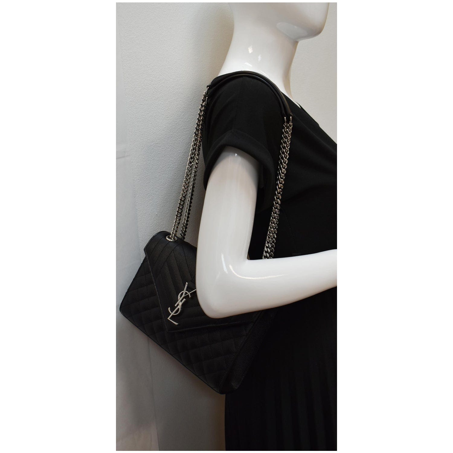 Authentic Saint Laurent YSL Medium Leather Chain Envelope Bag (M size,  Noir)