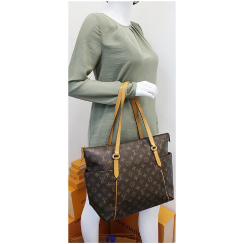 Louis Vuitton Totally MM Monogram Canvas Shoulder Bag for women