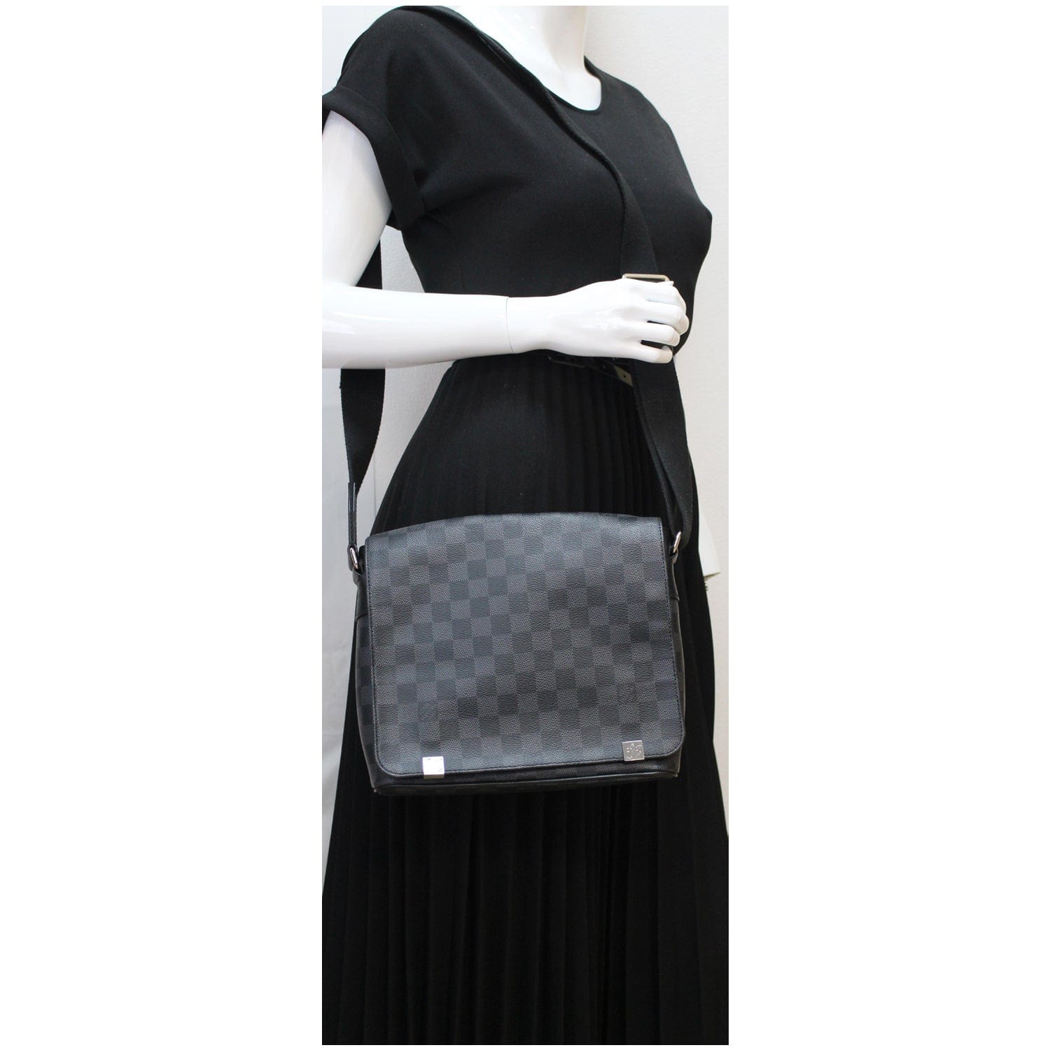 Louis Vuitton, Bags, Louis Vuitton District Mm