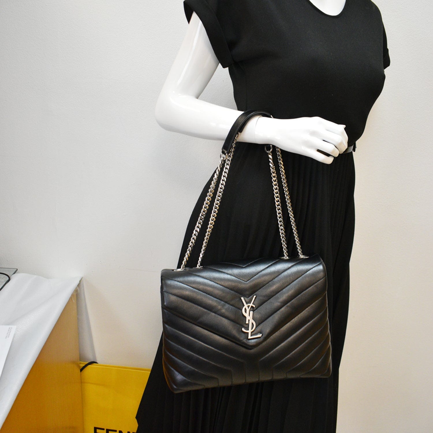 YVES SAINT LAURENT Medium Loulou Matelasse Leather Chain Shoulder Bag